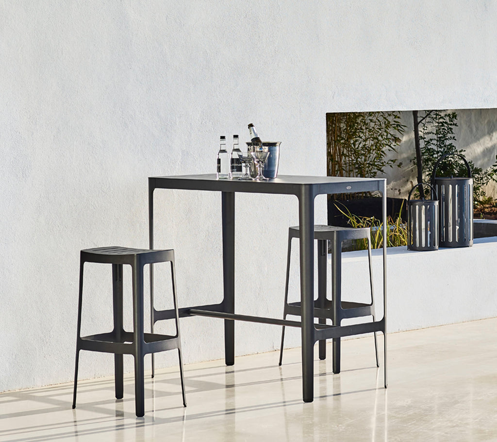 Cut bar chair
